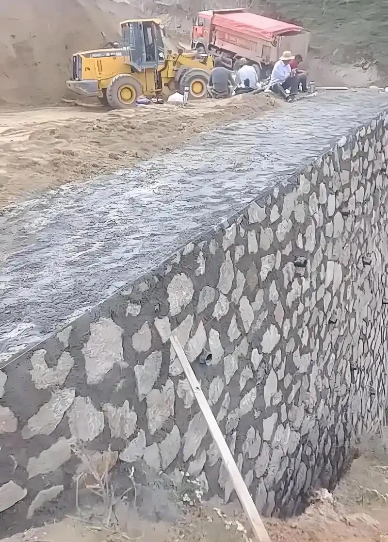 开封郊区边坡加固